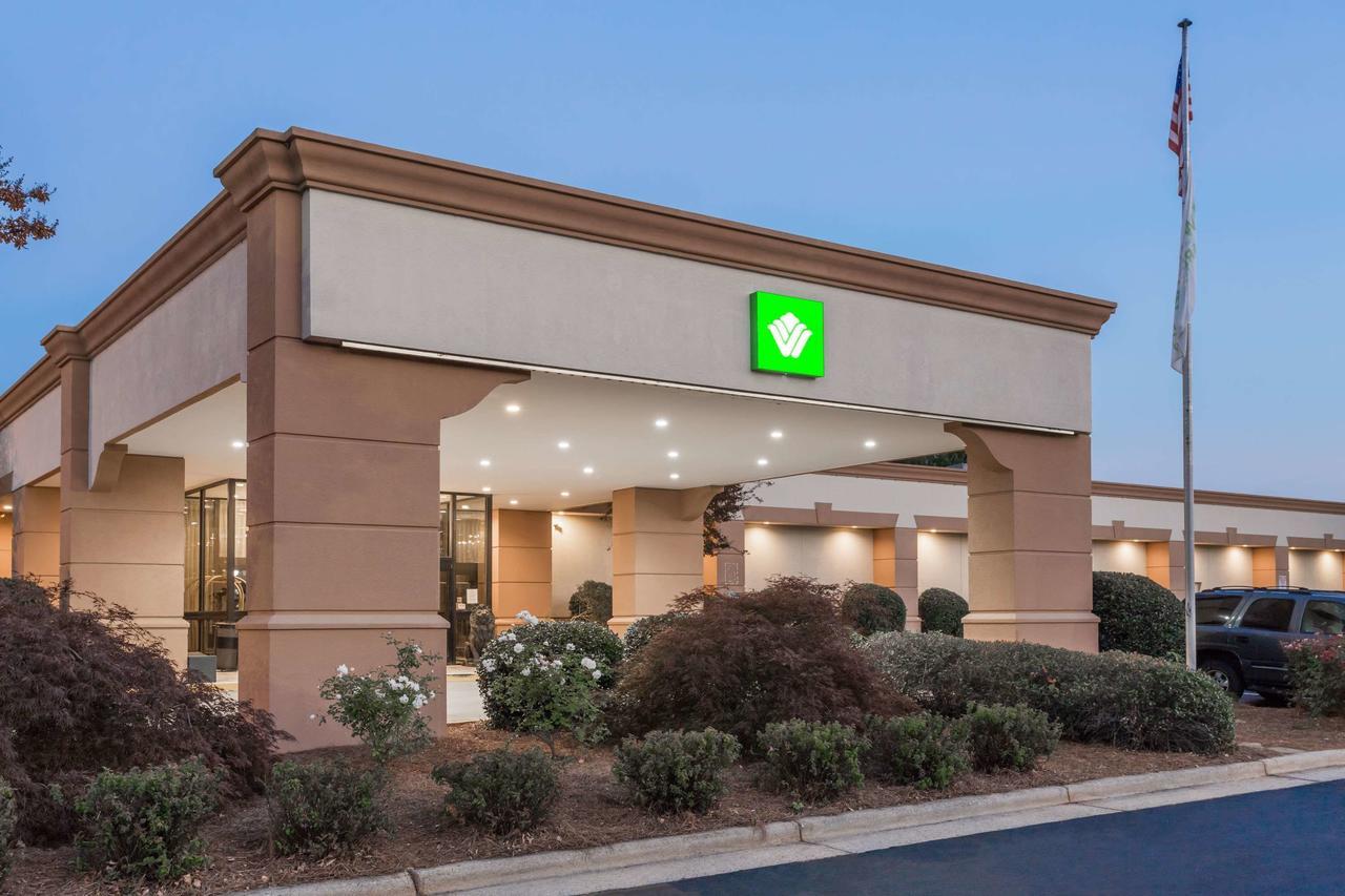 Wyndham Garden Greensboro Exterior photo