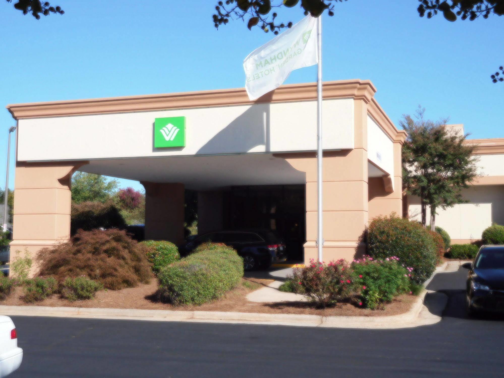 Wyndham Garden Greensboro Exterior photo