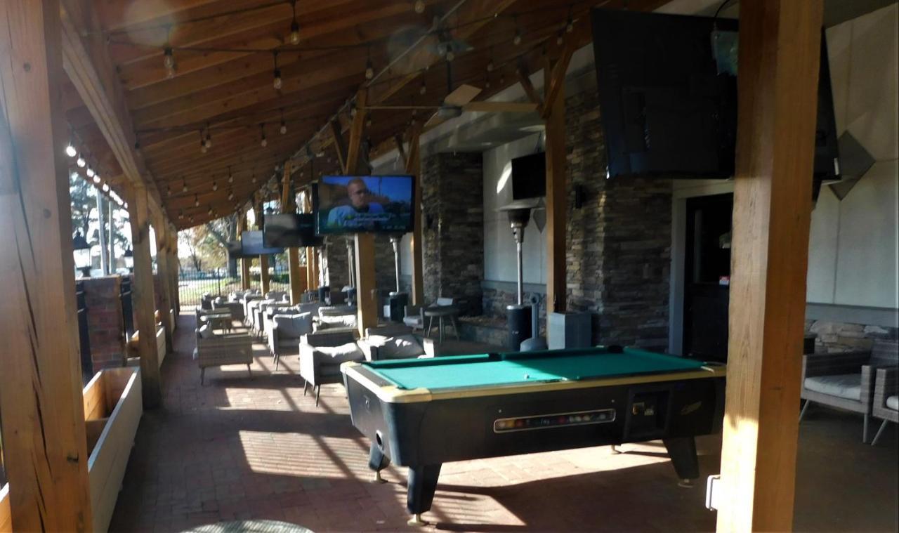Wyndham Garden Greensboro Exterior photo