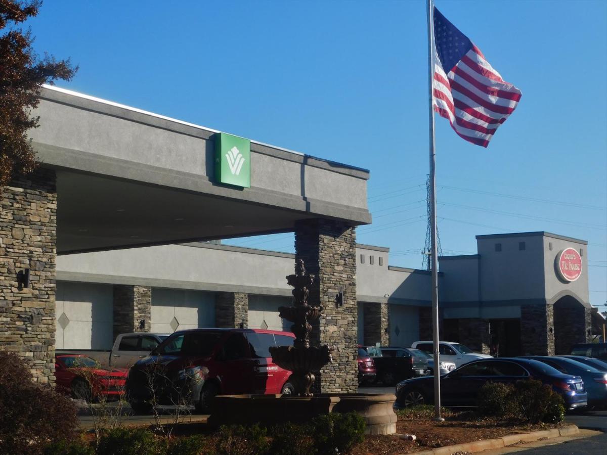 Wyndham Garden Greensboro Exterior photo