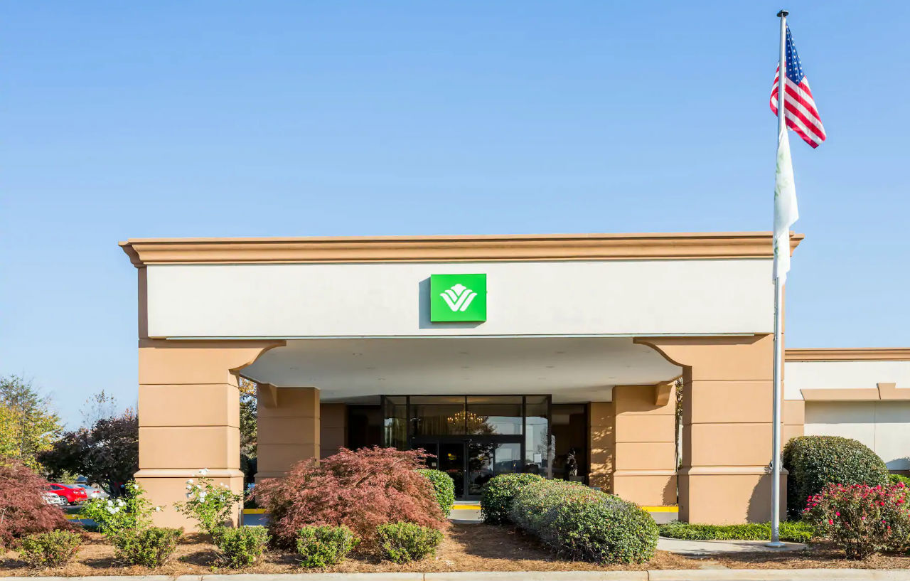 Wyndham Garden Greensboro Exterior photo