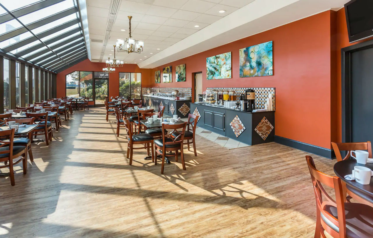 Wyndham Garden Greensboro Exterior photo