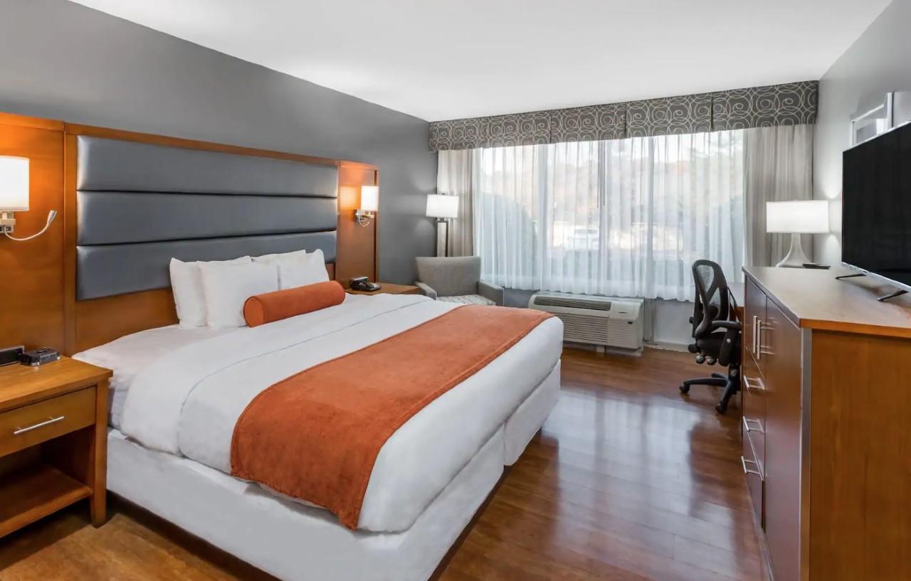 Wyndham Garden Greensboro Exterior photo